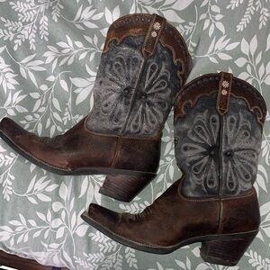 Flower pointed ariat boots